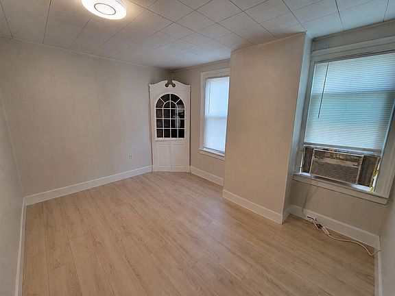 4th image of 172 Paine St #1F