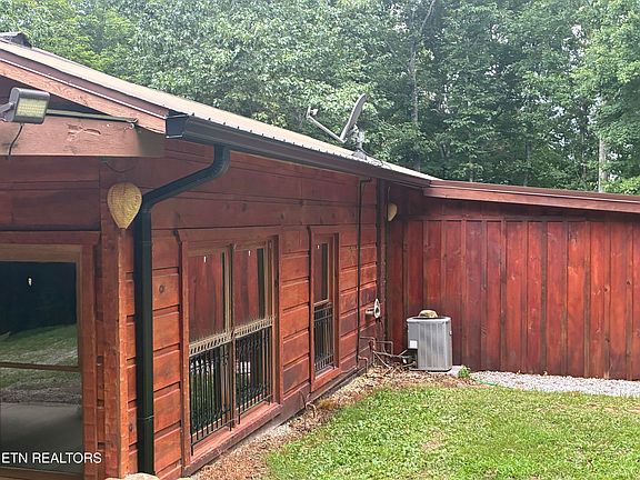 5th image of 495 Bear Hollow Rd