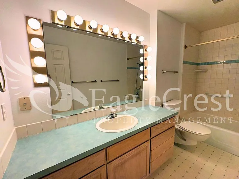 364 Catherine St #M1 — Photo 30