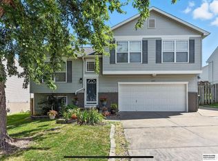 15719 Cottonwood Ave, Omaha, NE 68136