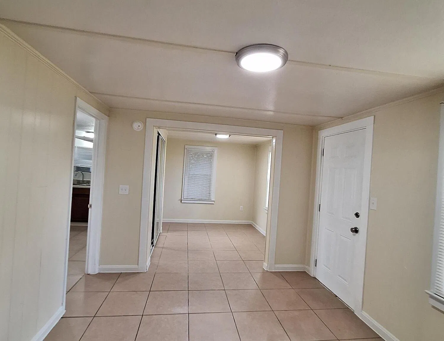2 bed, 1.0 bath, 736 sqft, $1,000 — Photo 2