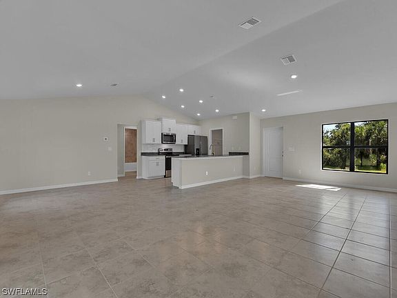 4th image of 3392 Audette St