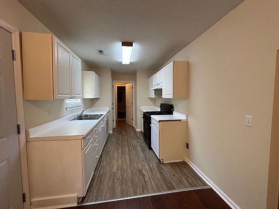 3rd image of 120 Lake View Dr