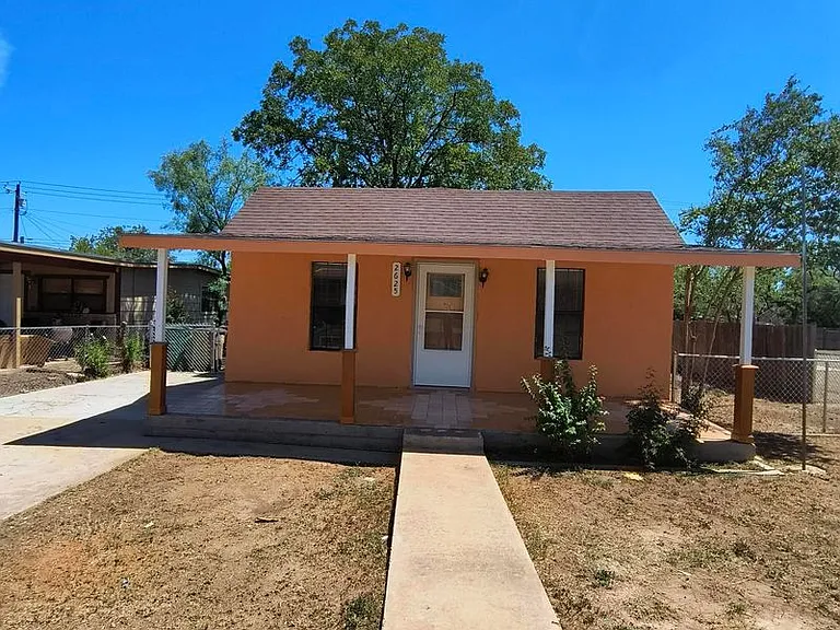 2625 Webster St — Photo 2