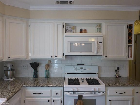 5th image of 17914 Lake Forest Dr