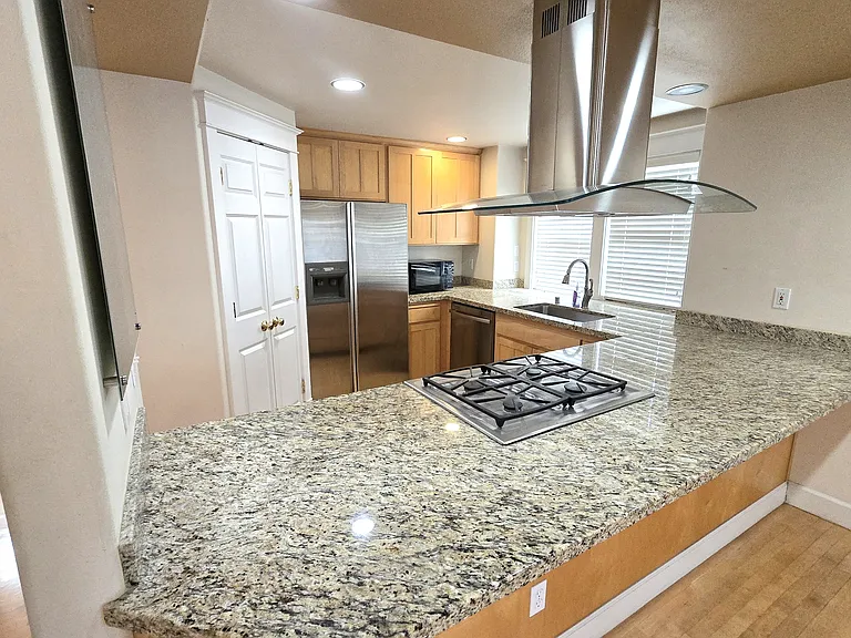 7724 E Green Lake Dr N — Photo 9