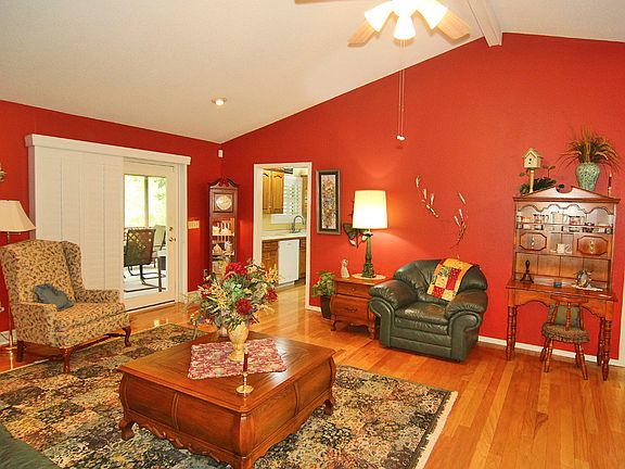 4th image of 414 Lorraine Dr
