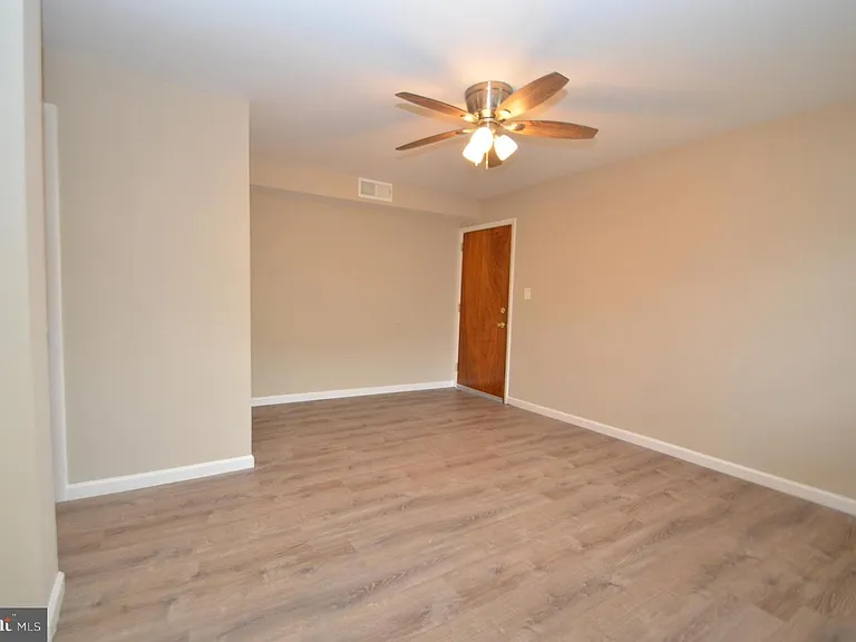 311 E 4th St #1 — Photo 5