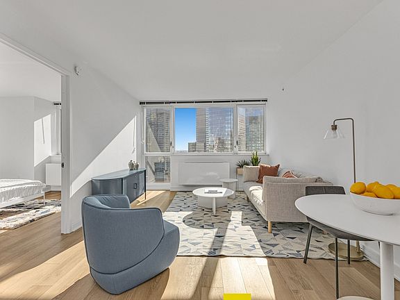 3rd image of 4310 Crescent St APT 3702