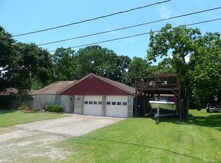 910 Vivian St, Kemah, TX 77565