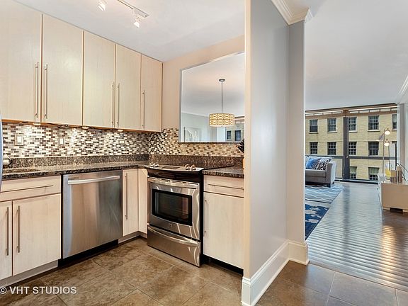 5th image of 910 N Lake Shore Dr APT 1018