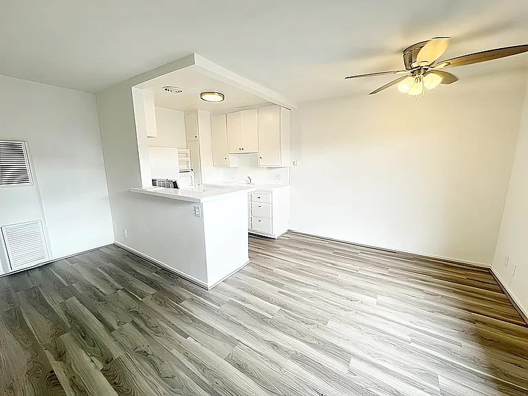 2615 Chariton St #8 — Photo 8