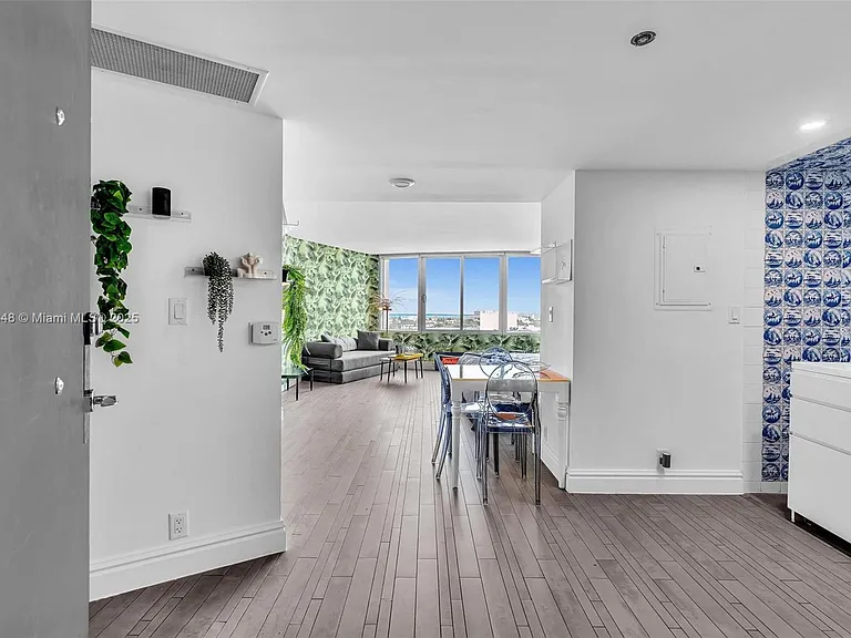 1100 West Ave #1019 — Photo 2