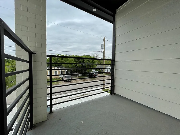 2417 N Winnetka Ave — Photo 17