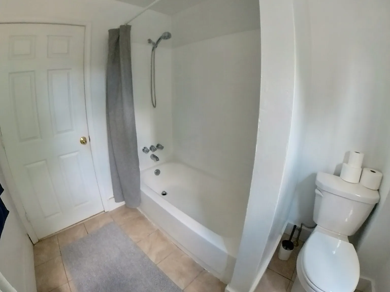 5 bed, 2300 sqft, $975 — Photo 2