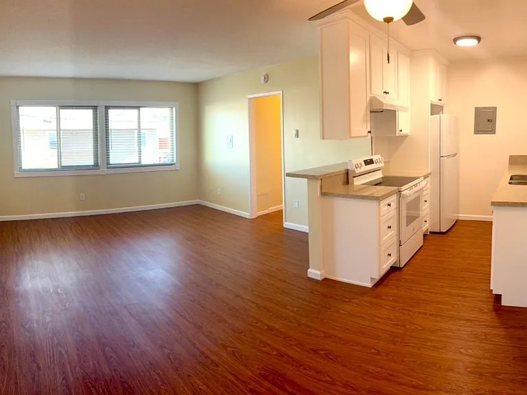 360 370 Temple Avenue 14 #1-12-17 — Photo 1