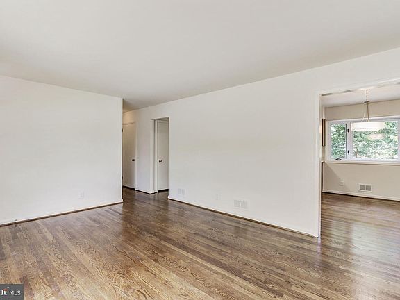 4th image of 11806 N Lincoln Ave