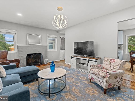 5th image of 10921 Allen Ave