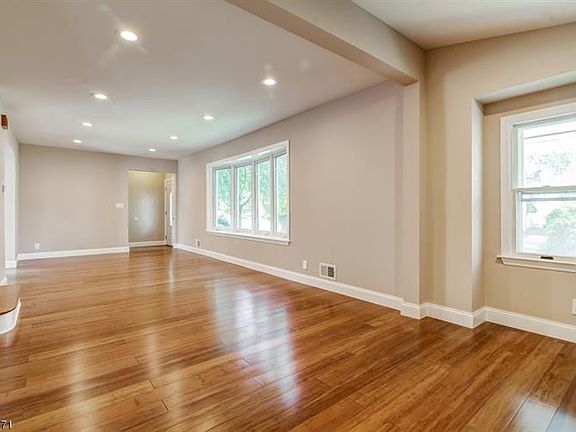 5th image of 10 Lincoln Ave
