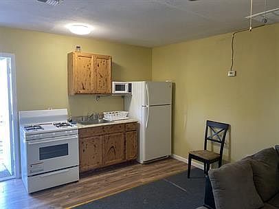 3rd image of 1616 Marshall St Room B
