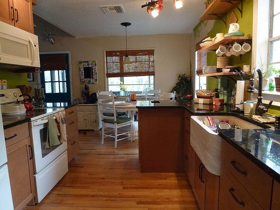 1st image of 670 6th Ave N