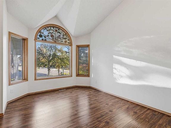 5th image of 60 W Sundown Way SE