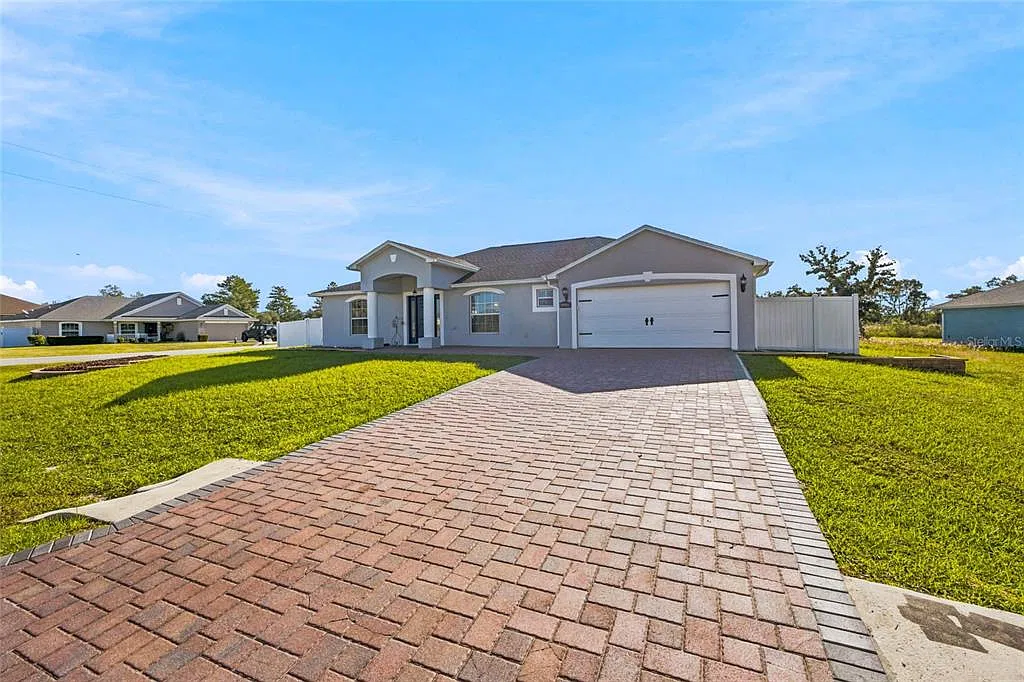 3 bed, 2.0 bath, 2040 sqft, $2,400 — Photo 4