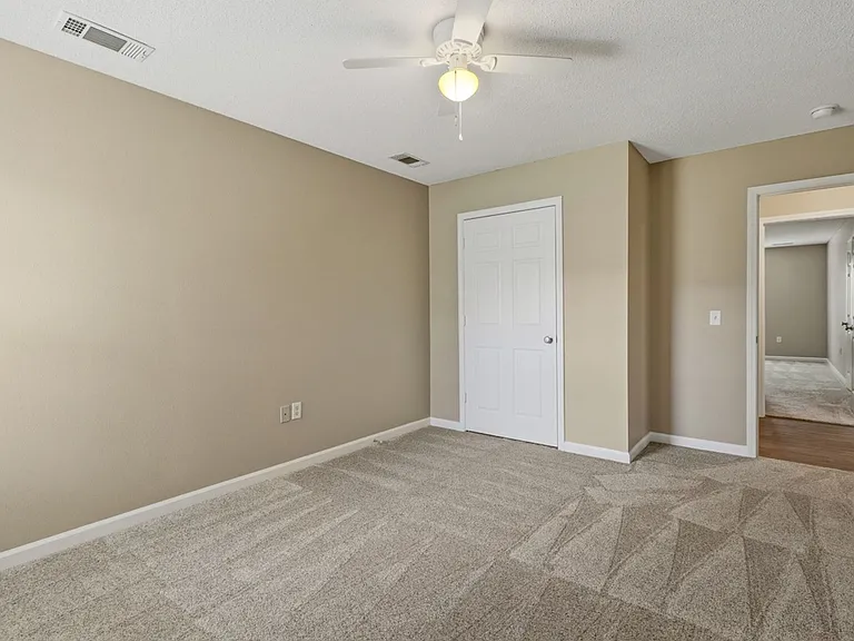 1014 Towne Park Dr — Photo 16