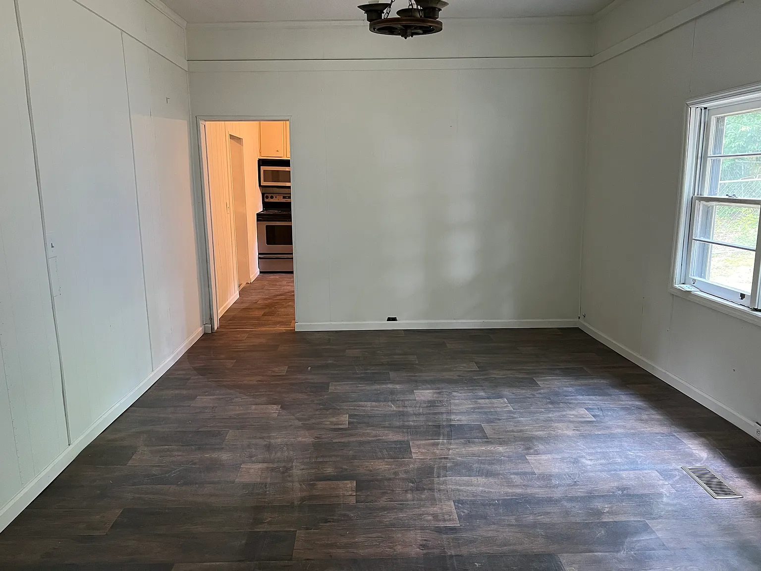 3 bed, 1400 sqft, $1,200 — Photo 3
