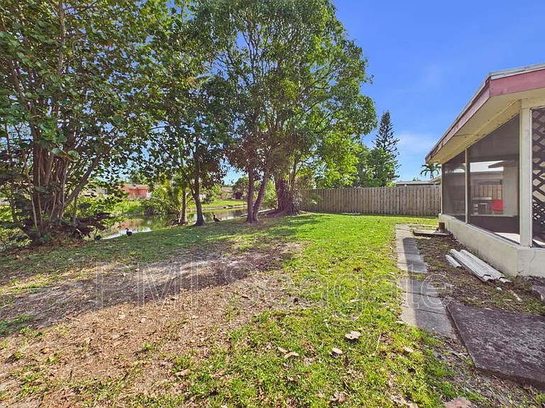 7620 NW 21st St — Photo 5