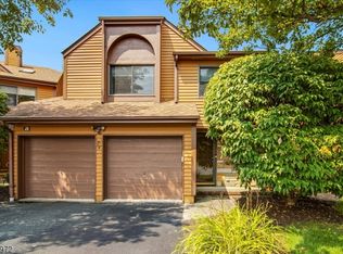 28 Powderhorn Dr, Rockaway, NJ
