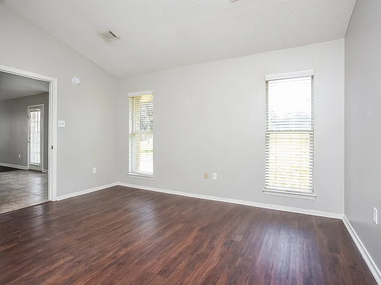 10431 Amanda Dr — Photo 8