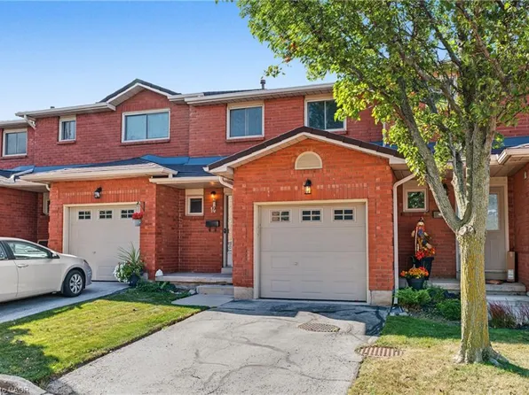 391 Stone Church Rd E #14, Hamilton, ON L9B 2H3