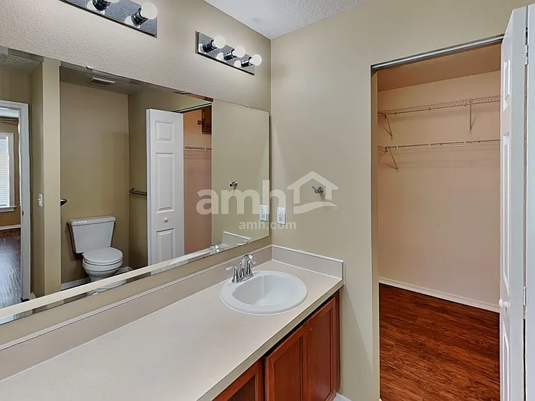 1733 Strathmore Cir — Photo 9