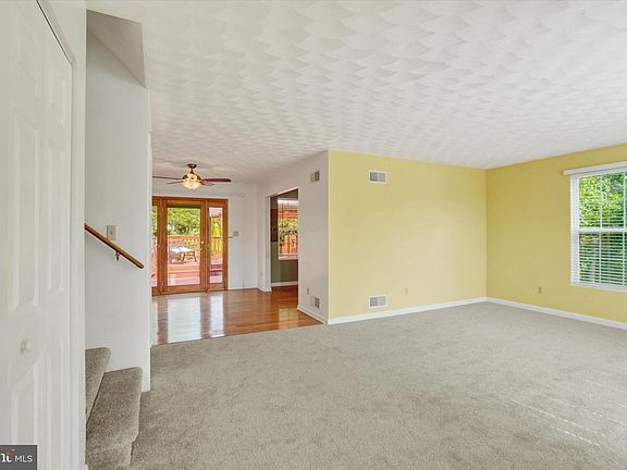 3rd image of 171 Berkshire Ln