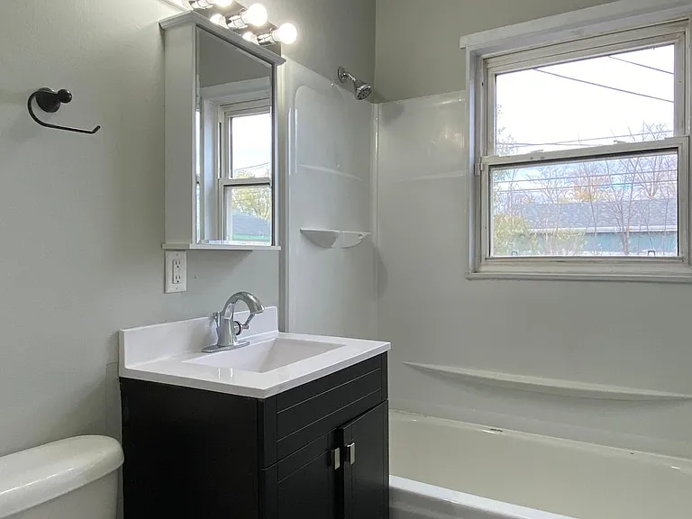 611 Iola Ave — Photo 6