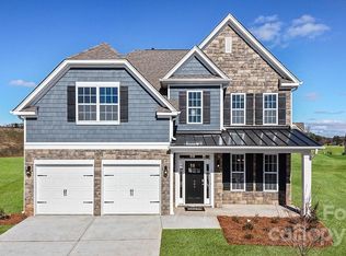 70 Thornberry Rd, Hendersonville, NC 28792
