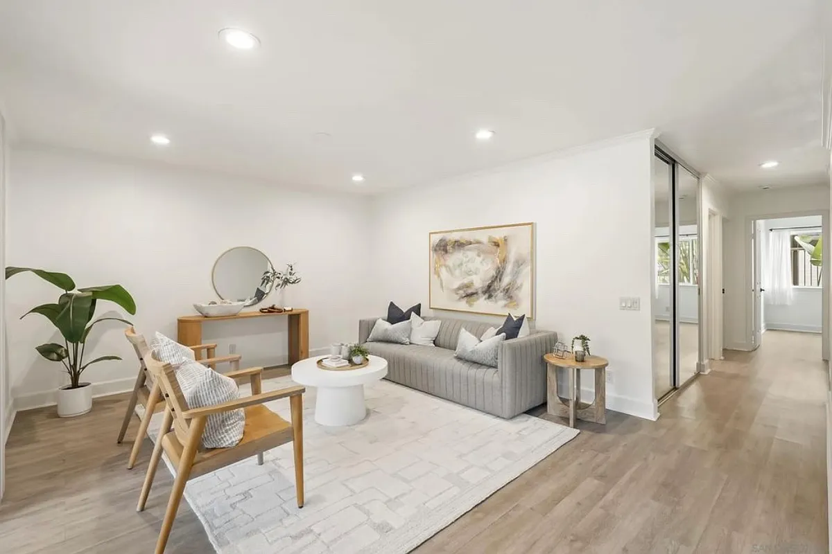 Building Photo - 8503 Villa La Jolla Dr #E