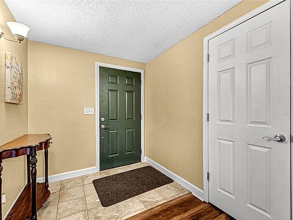 2nd image of 13 Pembroke Ln