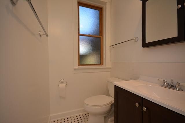 2nd image of 1636 W Berwyn Ave