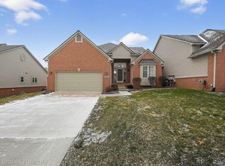 6166 Lochmore Dr, Commerce Township, MI