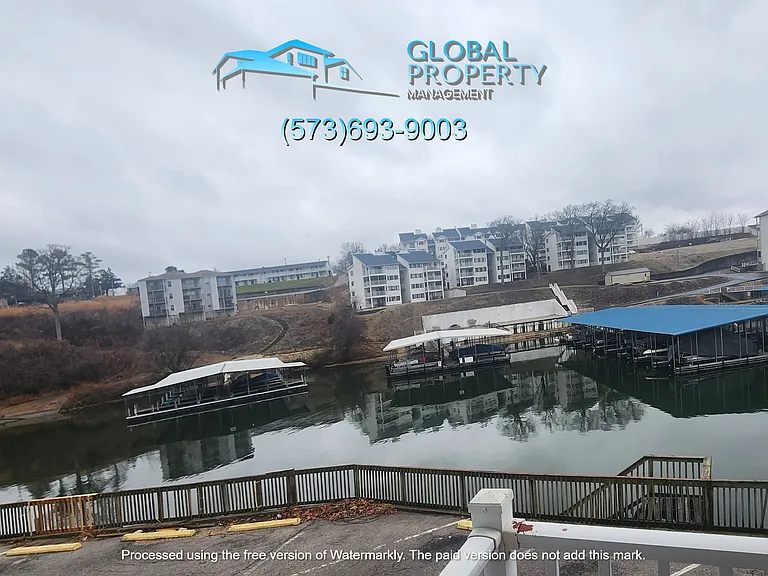 Lakefront Apartments — Photo 52