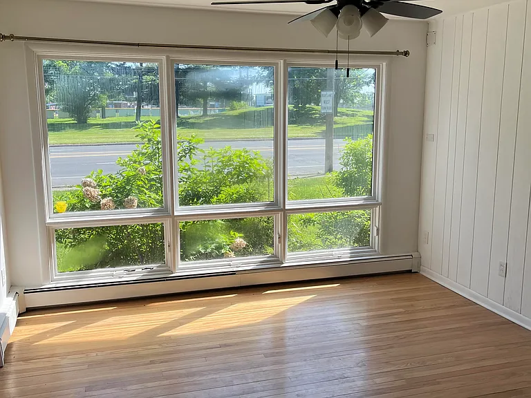 1723 Schoenersville Rd — Photo 2