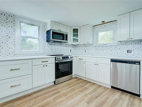 3rd image of 904 Lake Rd #904