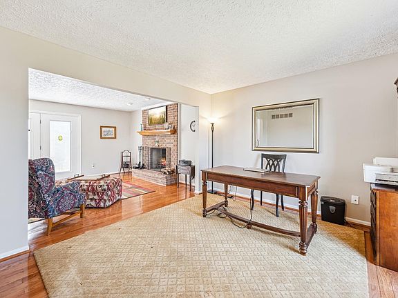 4th image of 5452 Cecilia Ct