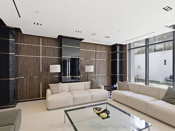 4th image of 3018 Yonge St #617