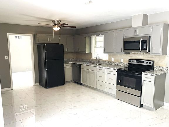 4th image of 6411 Sheri Dr NW