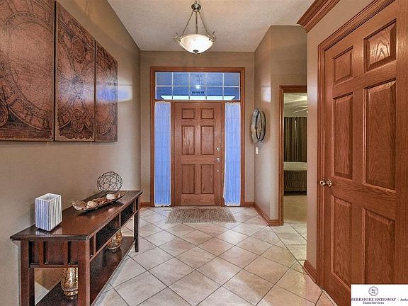 3rd image of 17113 Oakmont Dr