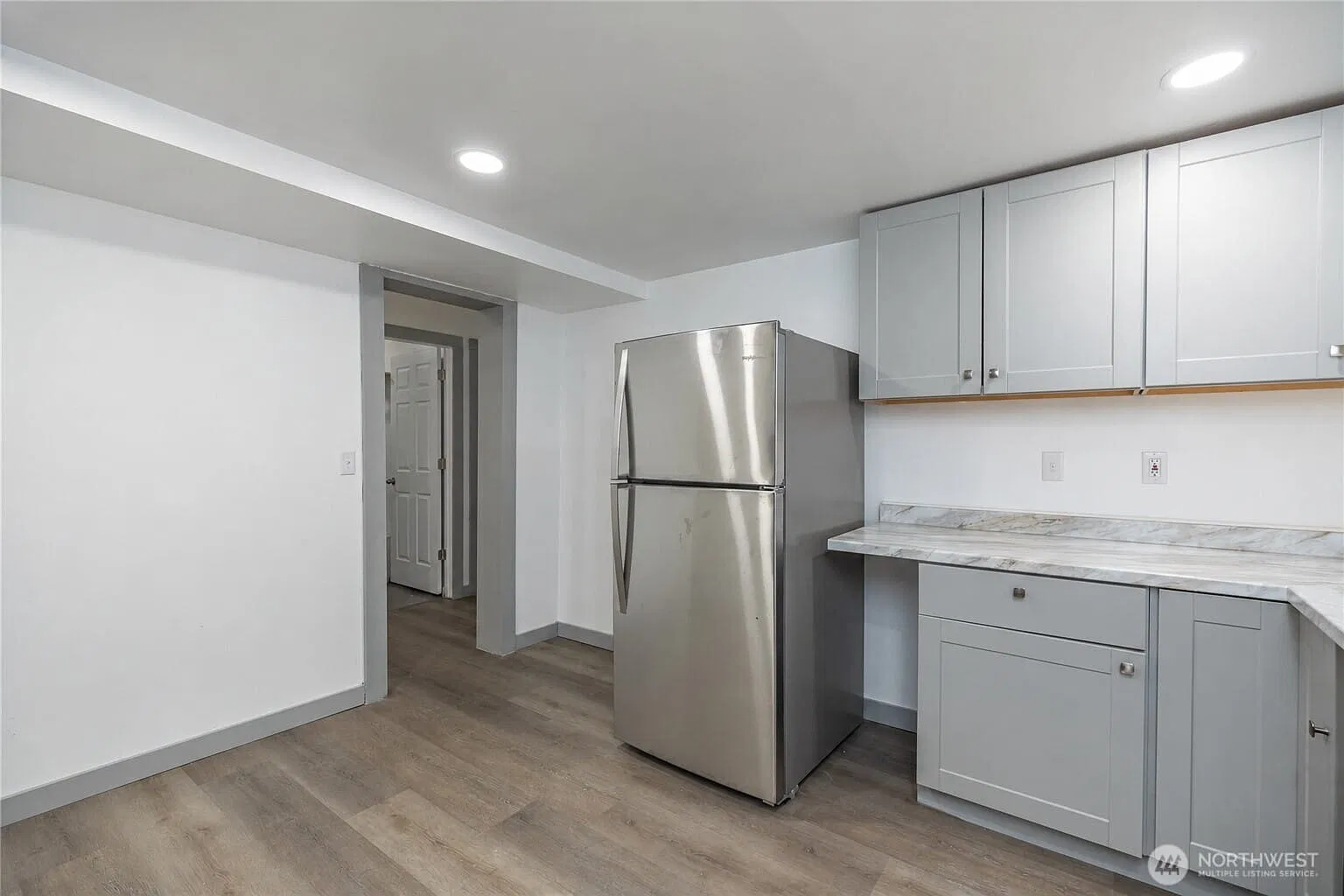 3 bed, 1.0 bath, 1200 sqft, $2,250 — Photo 3