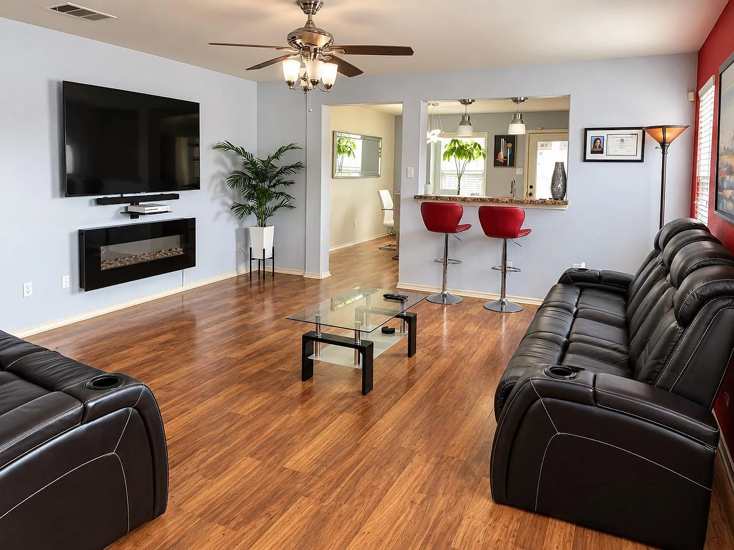 4 bed, 2.0 bath, 1561 sqft, $1,850 — Photo 2